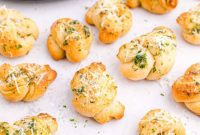 Quick & Flavorful Garlic Knots