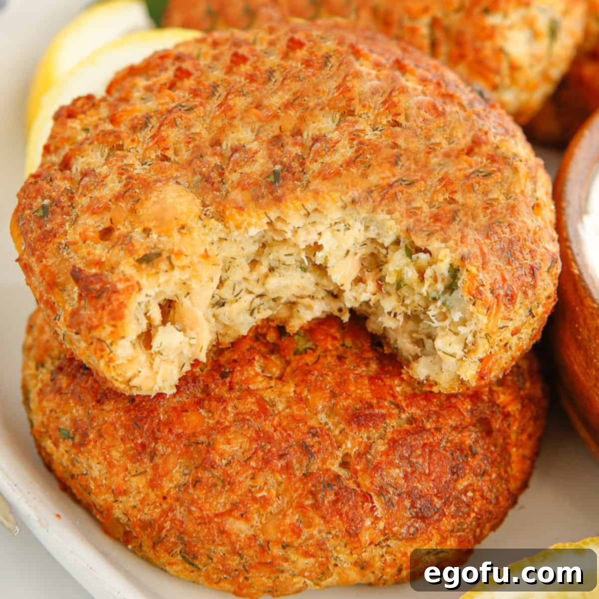 Crispy Air-Fried Salmon Cakes 1 featured 103770
