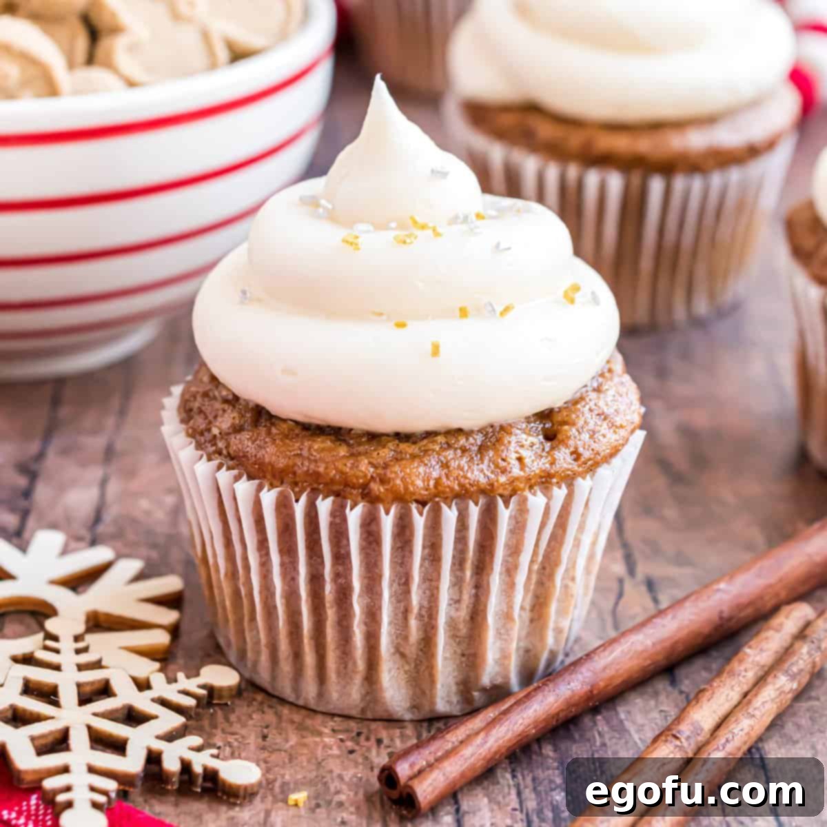 Cozy Gingerbread Cupcakes 1 featured 143669