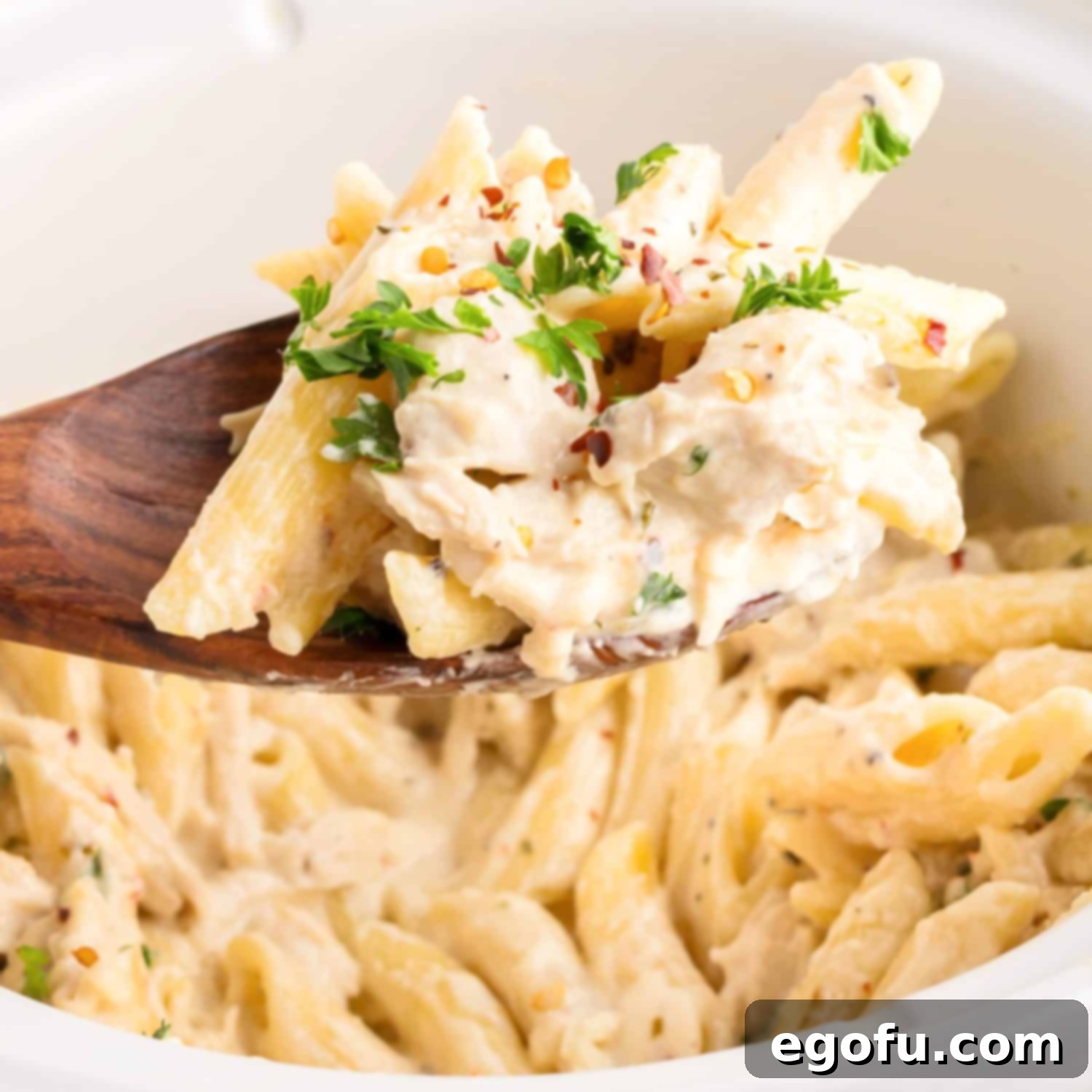 Creamy Slow Cooker Garlic Parmesan Chicken Pasta 1 featured 169779