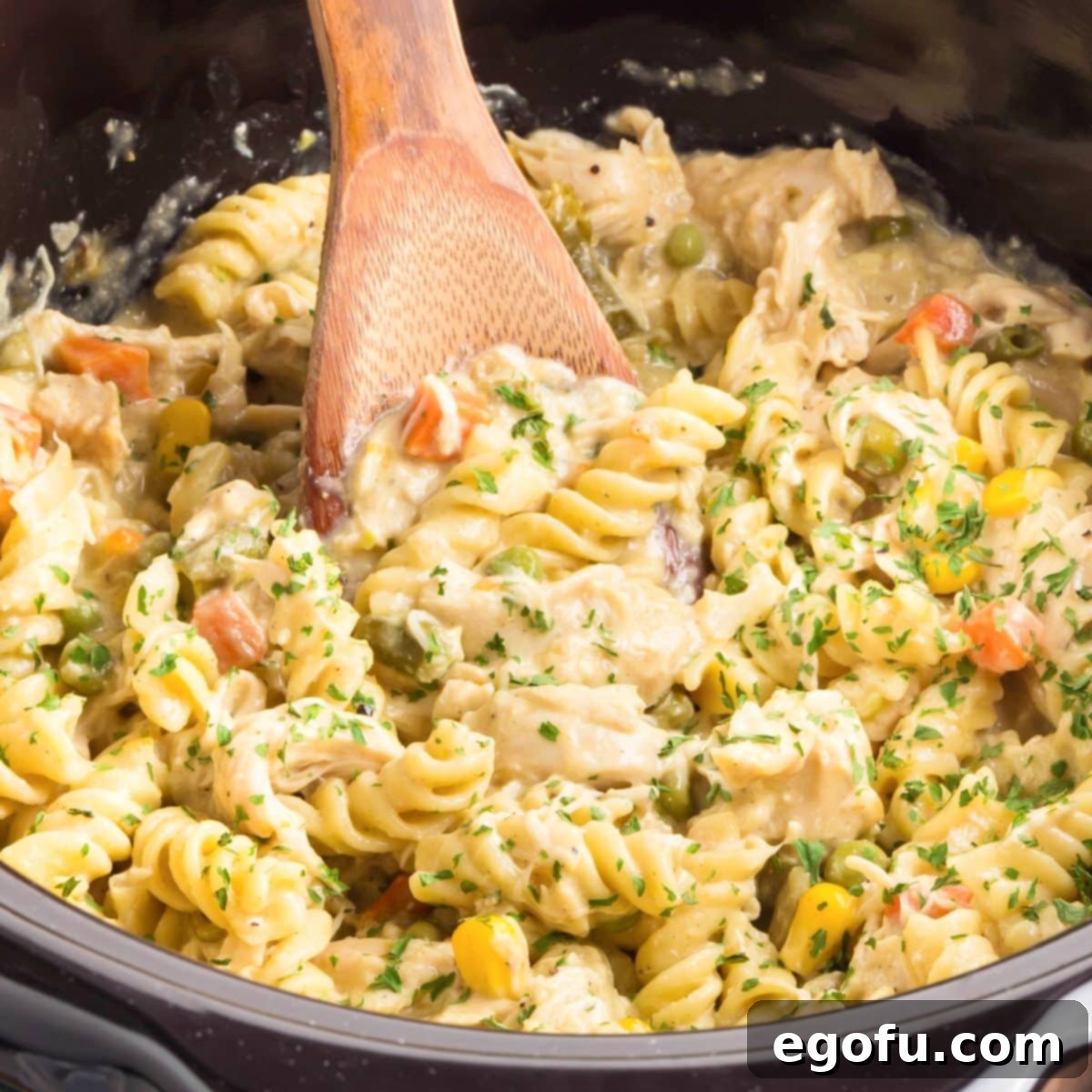 Ultimate Slow Cooker Chicken Pot Pie Pasta 1 featured 192987