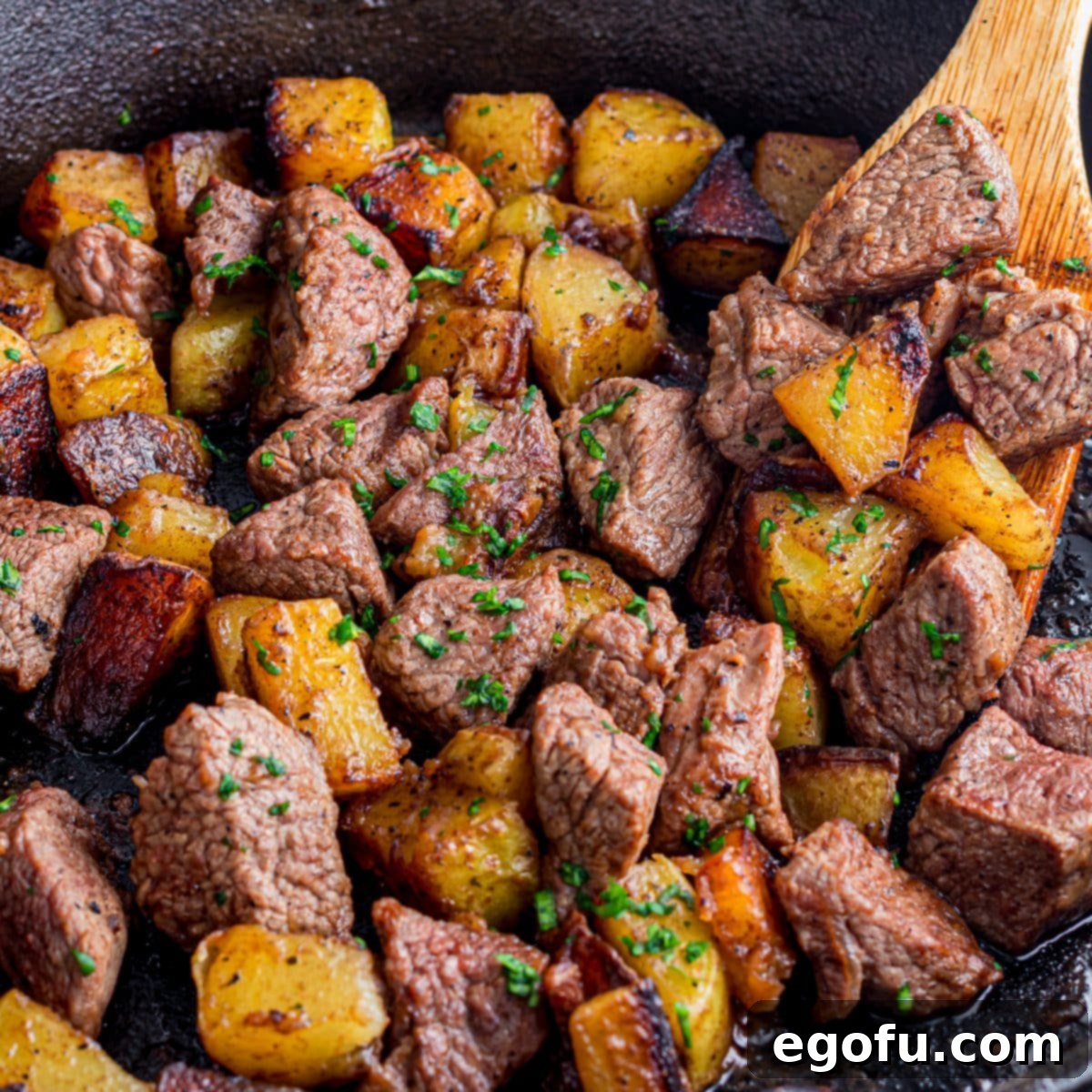 Pan-Seared Garlic Butter Steak Bites with Crispy Potatoes 1 featured 196602