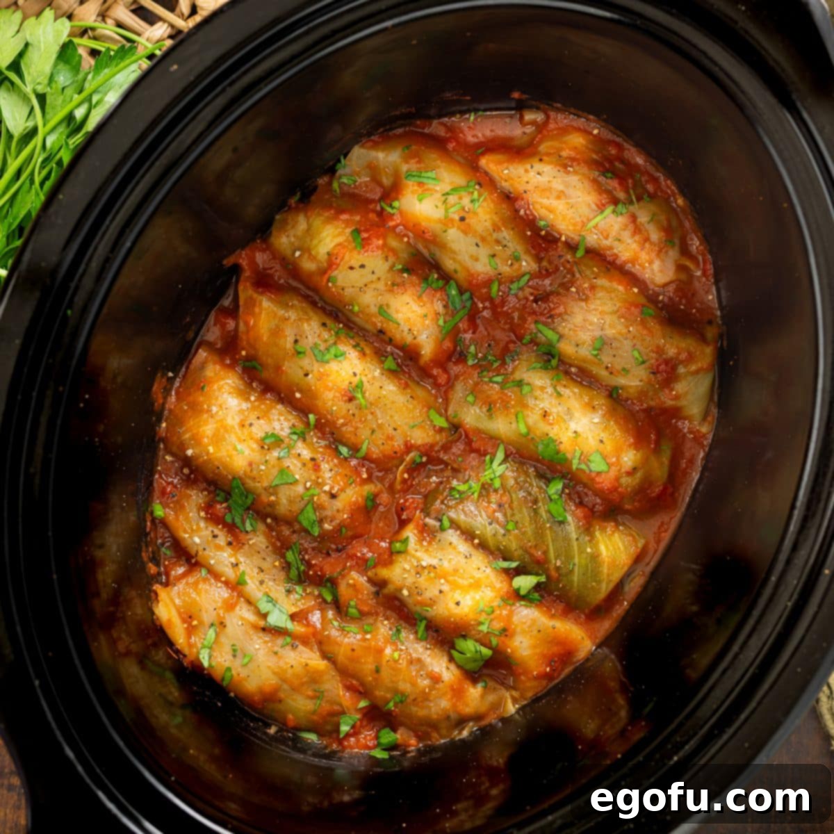 Effortless Crock Pot Cabbage Rolls 1 featured 198168