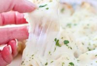 Slow Cooker Garlic and Cheese Pull-Apart Loaf