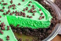 Chilled Mint Chocolate Cloud Pie