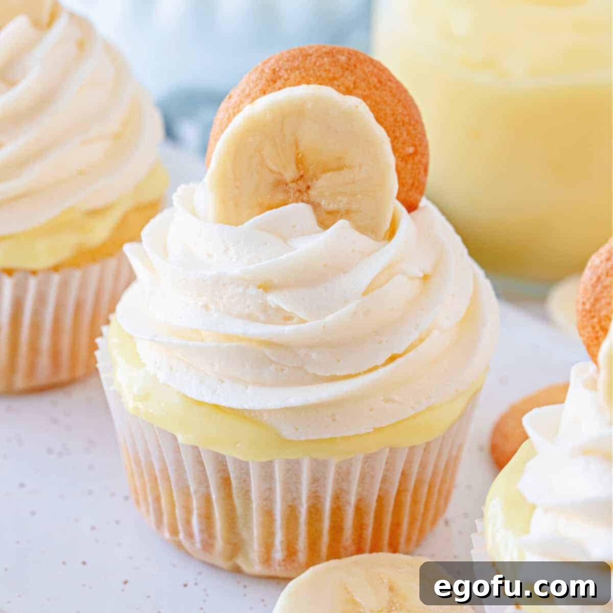 Velvet Banana Delight Cupcakes 1 featured 76151