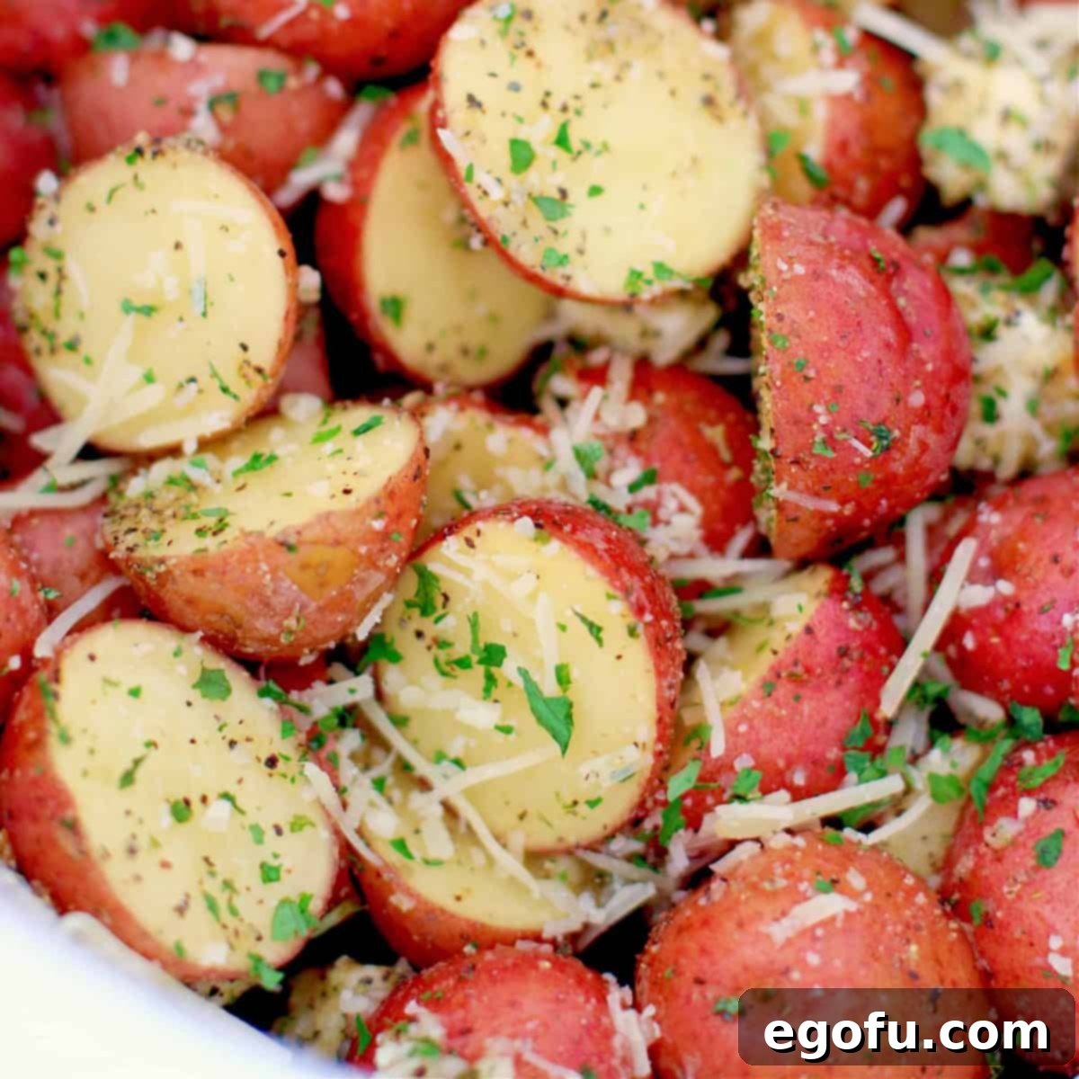 Ultimate Garlic Parmesan Slow Cooker Potatoes 1 featured 9193