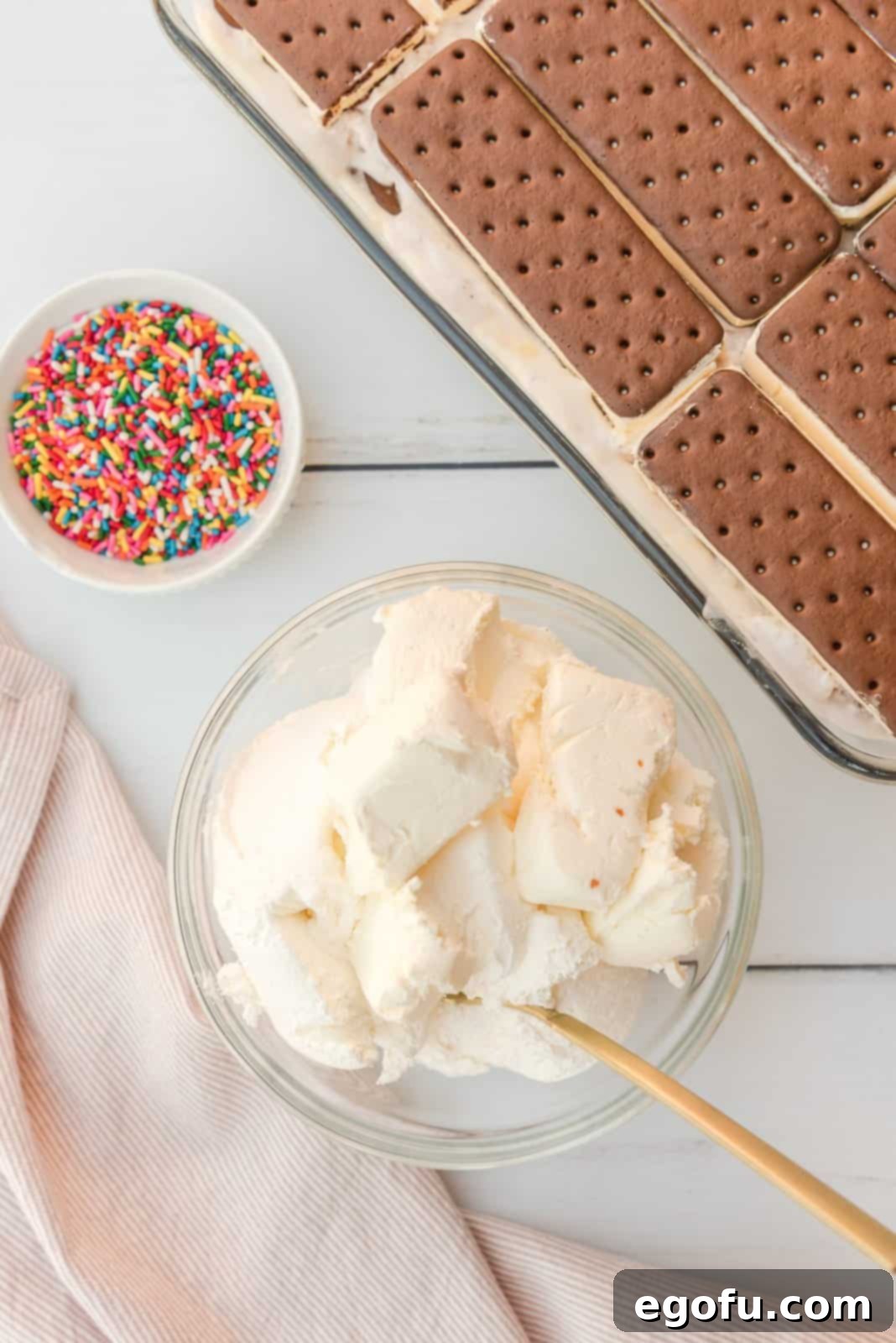 Whipped cream and cream cheese mixture in bowl.