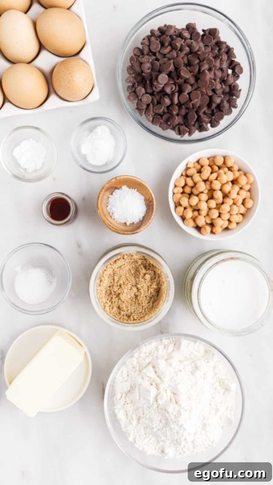 Sweet and Salty Caramel Chocolate Chip Bars 4 Ingredients needed: all-purpose flour, baking soda, baking powder, sea salt, butter, granulated sugar, light brown sugar, egg, vanilla extract, chocolate chips, caramel bits and salt flakes.