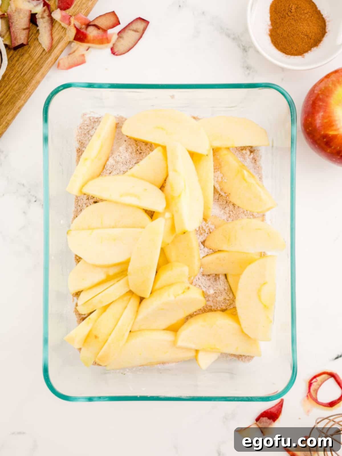 Apples placed in the flour and cinnamon mixture.