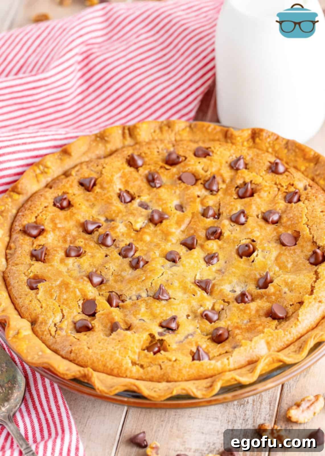 A Tollhouse cookie pie and a pie dish.