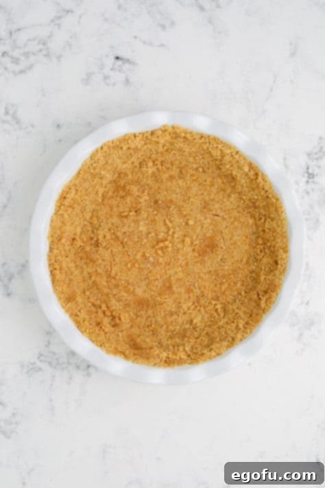 Nilla cookie crust in a pie pan.