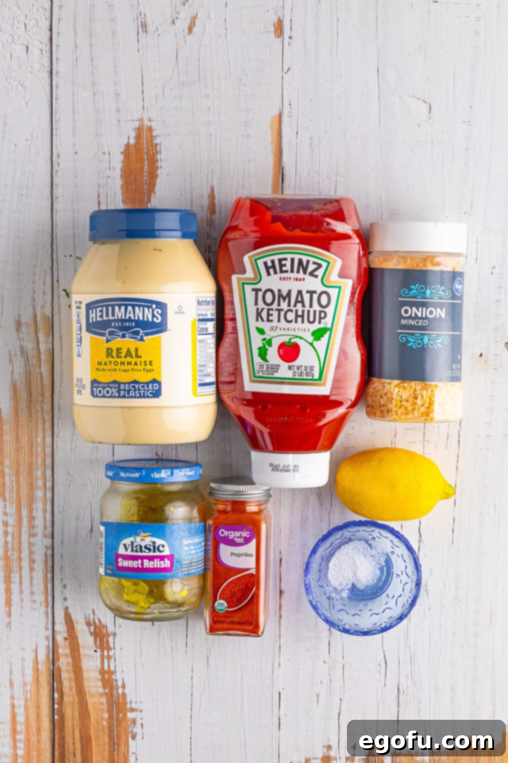 Ketchup, mayo, onion flakes, sweet relish, salt, lemon juice, and sweet paprika.