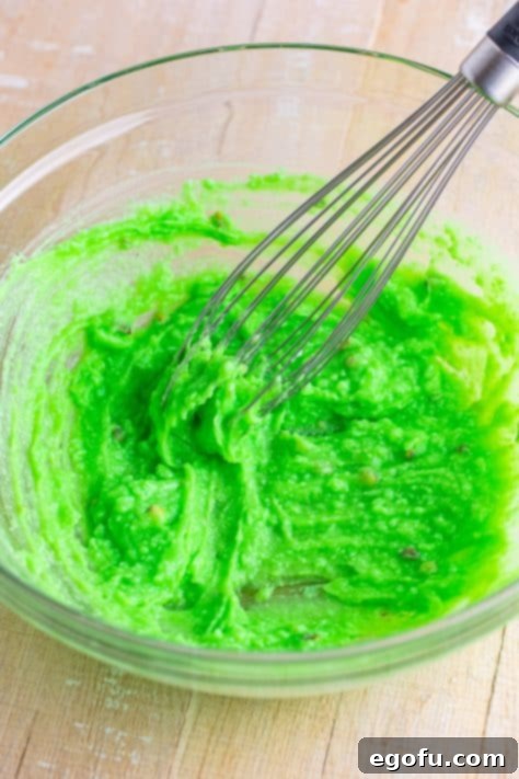 Pudding mix and pineapple juice in a bowl.