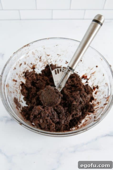 Cookies, cream cheese and peppermint extract in a bowl.