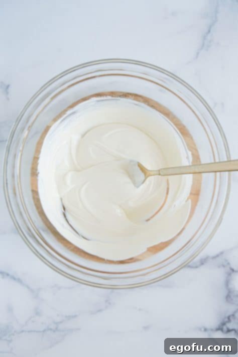 White melted chocolate in a bowl.