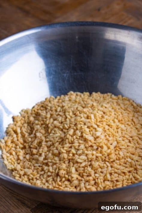 Crispy Peanut Butter Dream Bars 16 Rice Krispie cereal in a bowl.