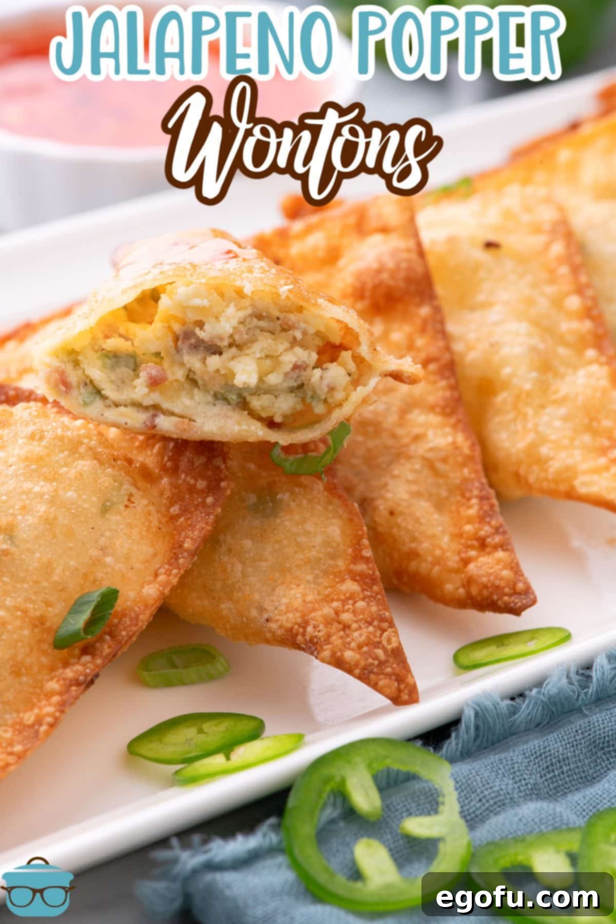 Crispy Jalapeño Wonton Poppers 3 A few Jalapeno Popper Wontons with one open.