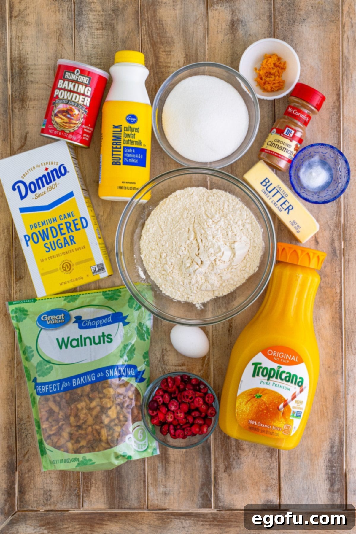 Starbucks Signature Cranberry Loaf 4 Orange juice, orange zest, buttermilk, salted butter, egg, all-purpose flour, sugar, cinnamon, baking powder, baking soda, cranberries, and nuts.