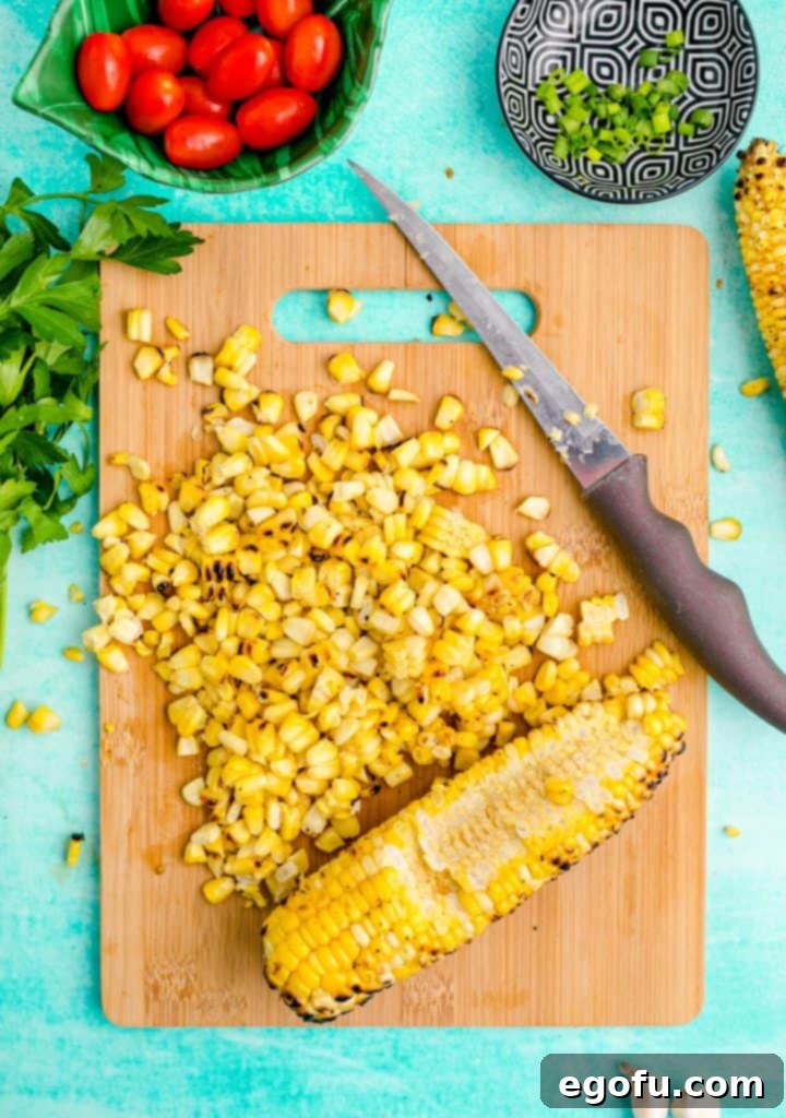 Removing corn kernels from grilled corn cobs