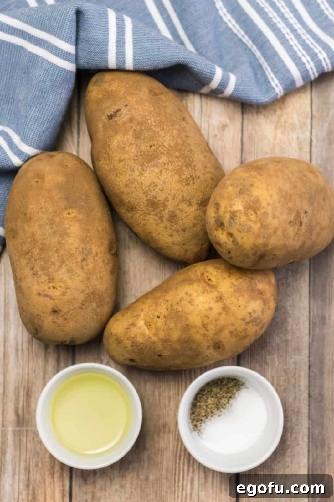 Ingredients needed: potatoes, olive oil, salt and pepper.