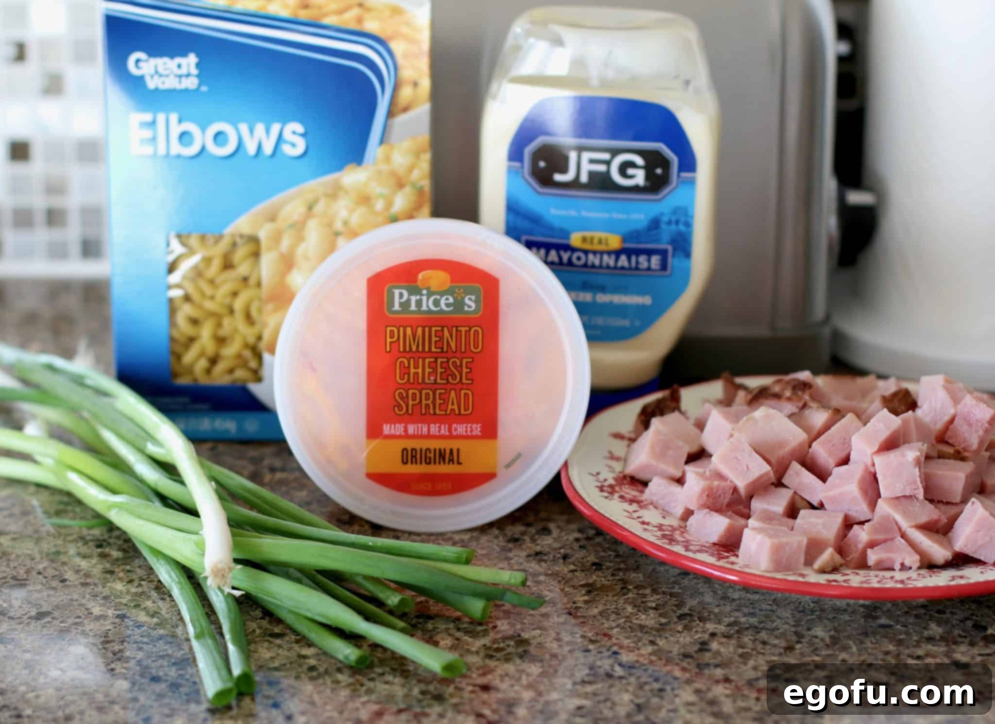 Homestyle Pimiento Macaroni Salad 4 pimiento cheese, diced ham, elbow macaroni, mayonnaise, green onion.