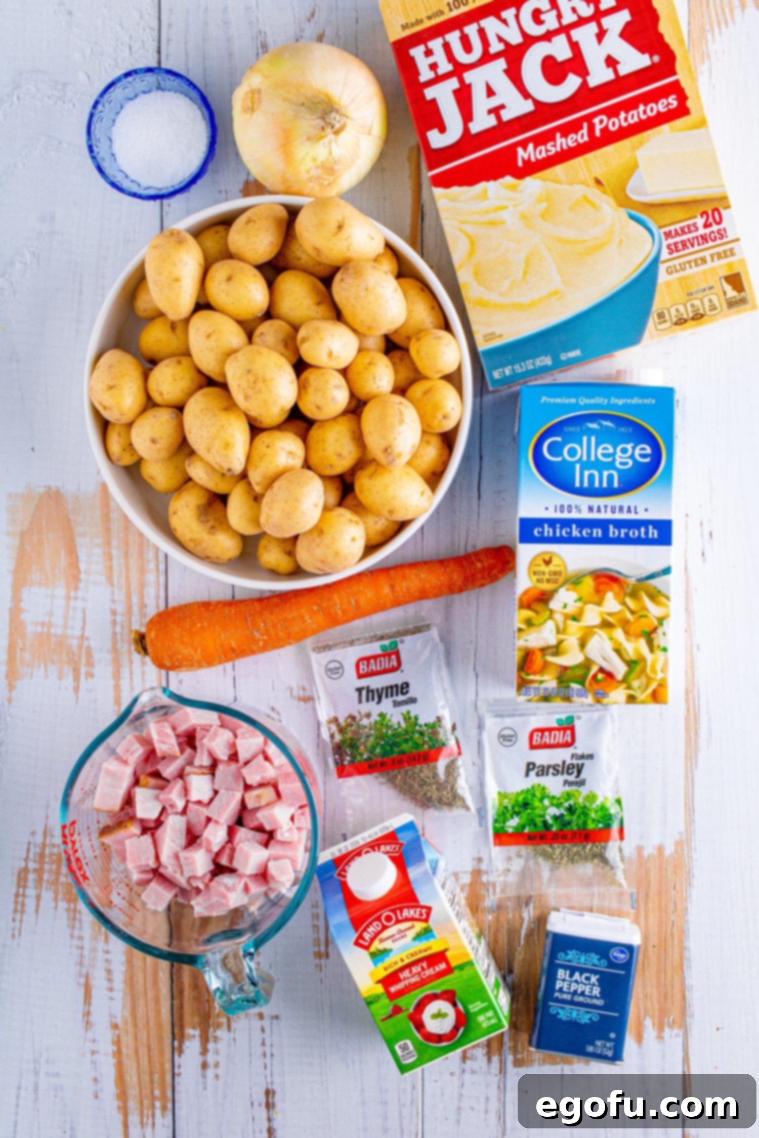 Potatoes, diced smoked ham, instant potatoes, onion, carrots, chicken broth, heavy cream, salt, pepper, parsley and thyme. 